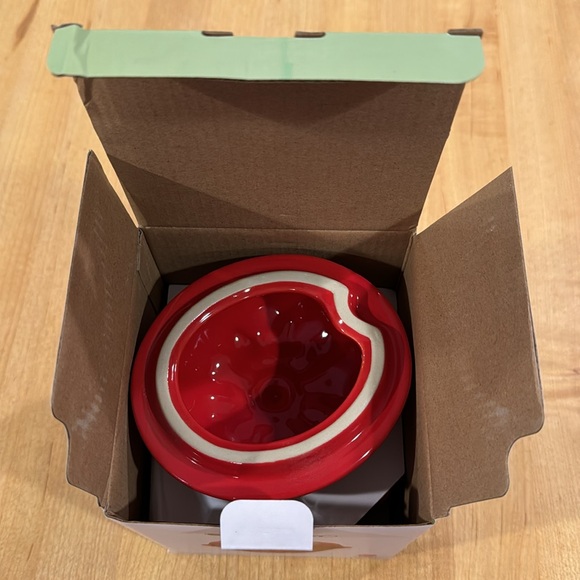 NWT Le Creuset Strawberry Stoneware Casserole, 13 oz. Adorable. Hard to … - Picture 5 of 12